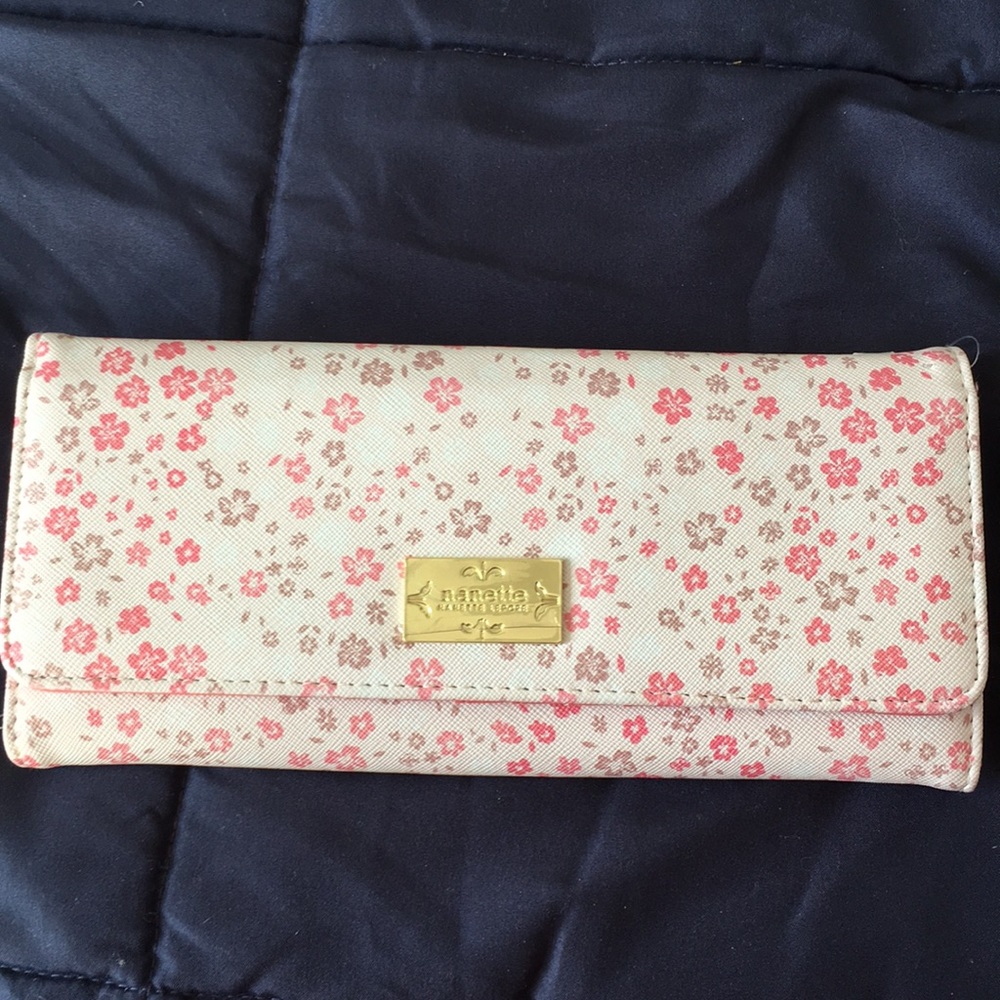 🎉HP 7/1 🎉NWT Nanette Lepore Floral Wallet